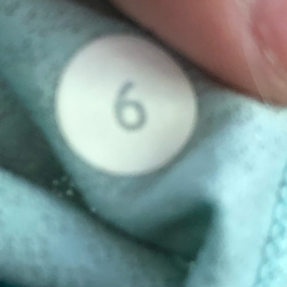 lululemon tank top - Picture 3 of 5